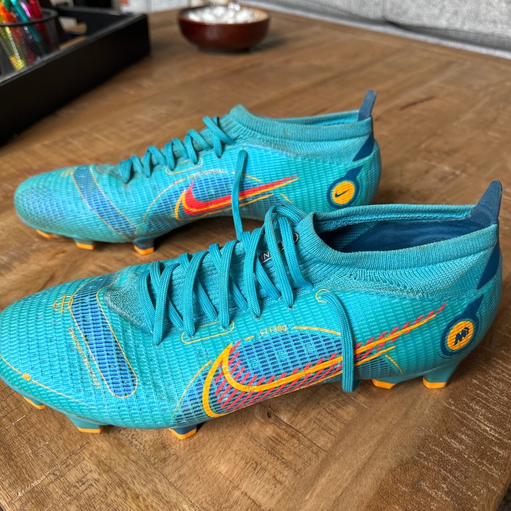 Soccer cleats